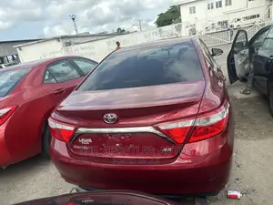 Toyota Camry SE 4dr Sedan (2.5L 4cyl 6A) 2016 Red