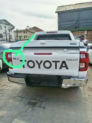 Toyota Hilux GLX Booth Cover Carry Boy