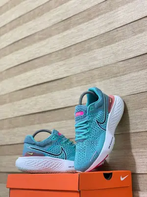 Original Nike Air Zoomx Invincible Run Flyknit Sneakers