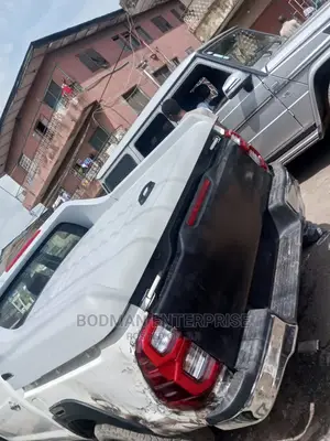 Boot Cover Carry Boy for Toyota Hilux New Model ==*