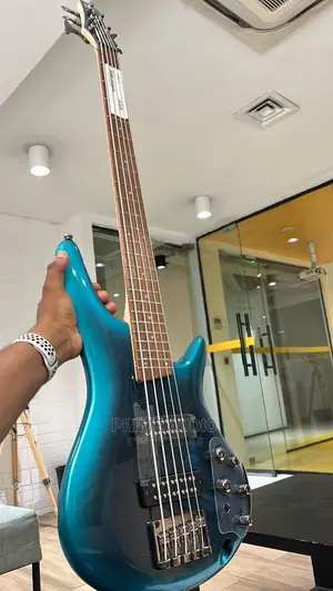 Ibanez Sr305 5 Strings Active Bass Guitar