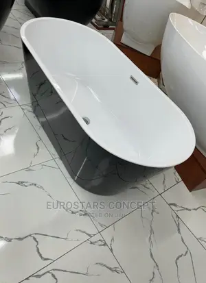 Black an White Standing Bath Tub