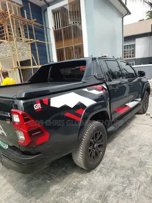 Toyota Hilux. Booth Cover 2021