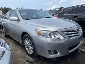 Toyota Camry 2010 Silver