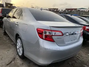 Toyota Camry XLE V6 4dr Sedan (3.5L 6cyl 6A) 2012 Silver