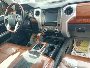 Toyota Tundra 2018 Brown