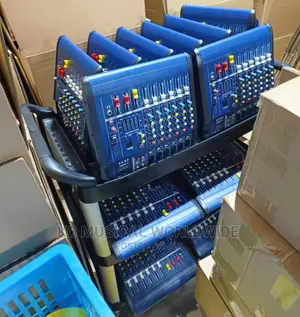 Yamaha/Dynamic Sound Powered Mixer 4chanels