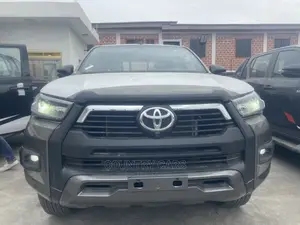 Toyota Hilux 2022 Green