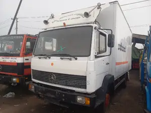 Mercedes Truck 16feet White