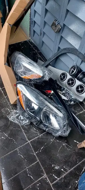 Mercedes-Benz GLA250 2014-2017 Headlights