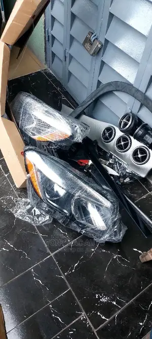 Mercedes-Benz GLA250 2014-2019 Headlights