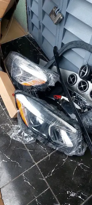 Headlight for Mercedes-Benz GLA250 2015-2017