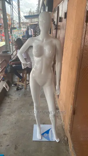 Glossy White Size 8 Body Female Mannequin With Big Bust