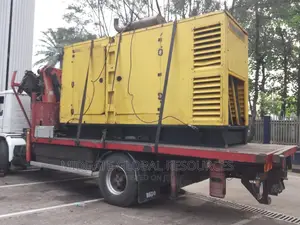 13tons Long Boom Mobile Crane Mounted Tuck