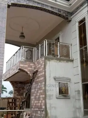 Design 10mm Tough Glass Rail
