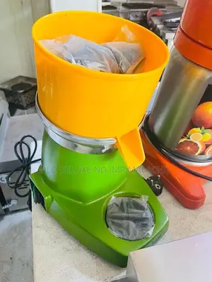 Electric Orange Juicer/Citrus Juicing Machine/Semi Automatic