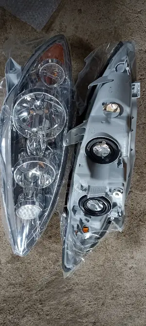 Head Light 2.4 Camry 06 Four Bulb