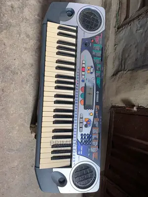 Yamaha PSR 160 Electronic Keyboard
