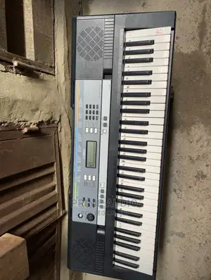 Yamaha PSR 240 Electronic Keyboard