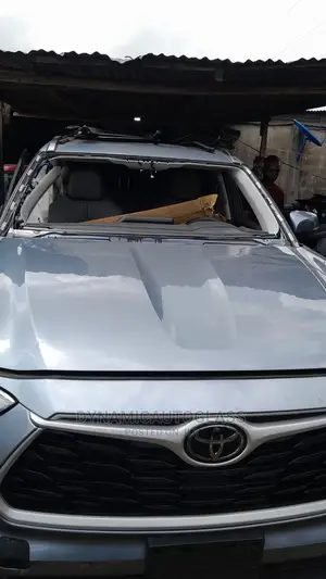 Highlander 2022 Windscreen Full Option