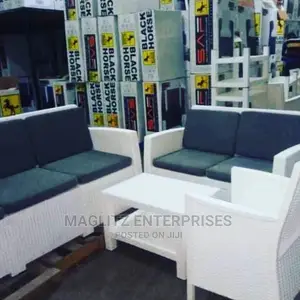 Quality Set of Chairs With Cushions