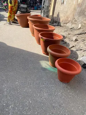 Flower Pots in Sizes