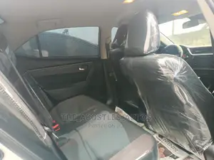Toyota Corolla LE (1.8L 4cyl 2A) 2018 Silver