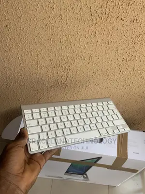 Apple Magic Keyboard 1