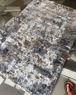 5×7fts White, Gold and Black Center Rug