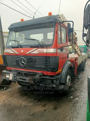 Mercedes Benz Hiab (9 Tonnes)