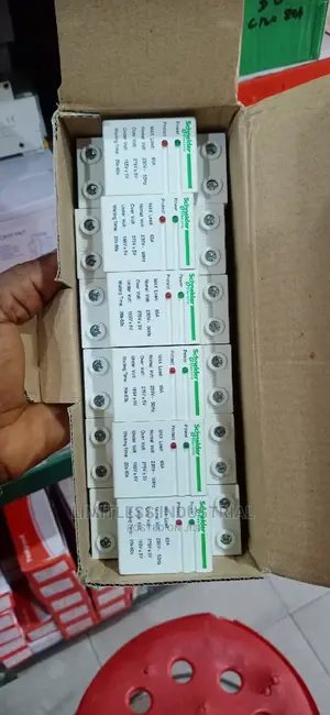 63A Analog Voltage and Amperage Protector