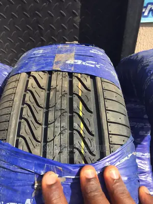 205/60r16 Accelera Tyre