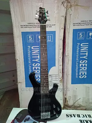 Mackie 6strings Bass Guitar