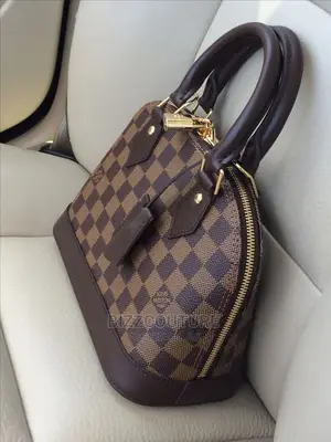 Original LOUIS VUITTON Leather Hand Bags Available in Store