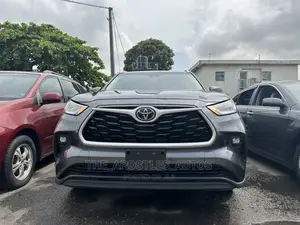 Toyota Highlander XLE 2021 Gray