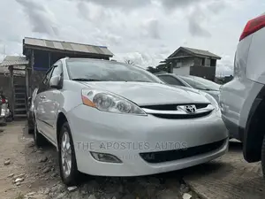 Toyota Sienna XLE Limited FWD 2006 White