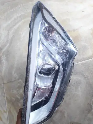 Headlamp for Hyundai Santafe 2012 White.