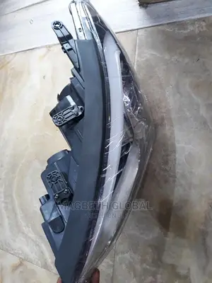 Headlamp for Hyundai Santafe 2012 White.