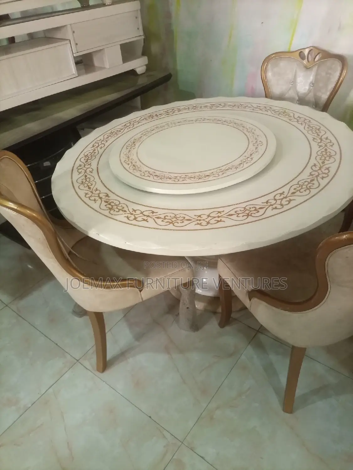 Royal Round Dining Table By6