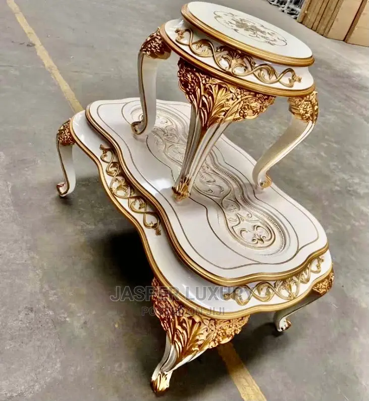 Royal Center Table With 2 Side Stools