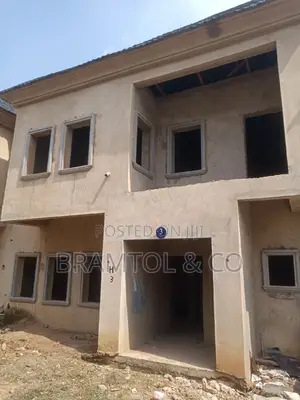 3bdrm Duplex in Idu Industrial for sale