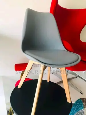 Wooden Leg Plastic Chair