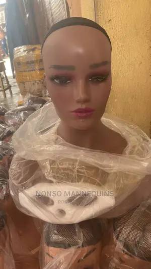 Dark Skin Mannequin Head With Shoulder