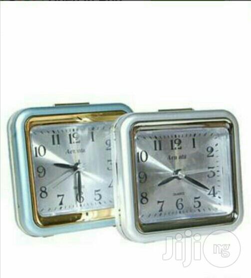 2303 Square Shape Table Clock