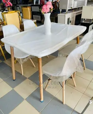 Eames Exquisite Dining Table With 4 Seaters
