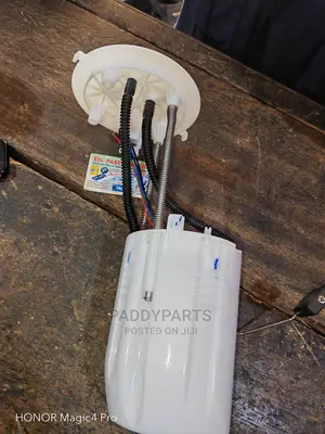Toyota Hilux Fuel Pump (Complete)
