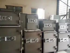 05,04 Fireproof Safe (Manual)