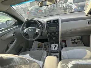 Toyota Corolla LE 4dr Sedan (1.8L 4cyl 4A) 2010 Gray