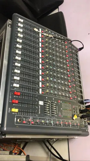 16 Channels Mixer