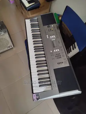 Yamaha PSR 353 Keyboard